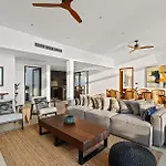 Beachfront Sunset Villa !